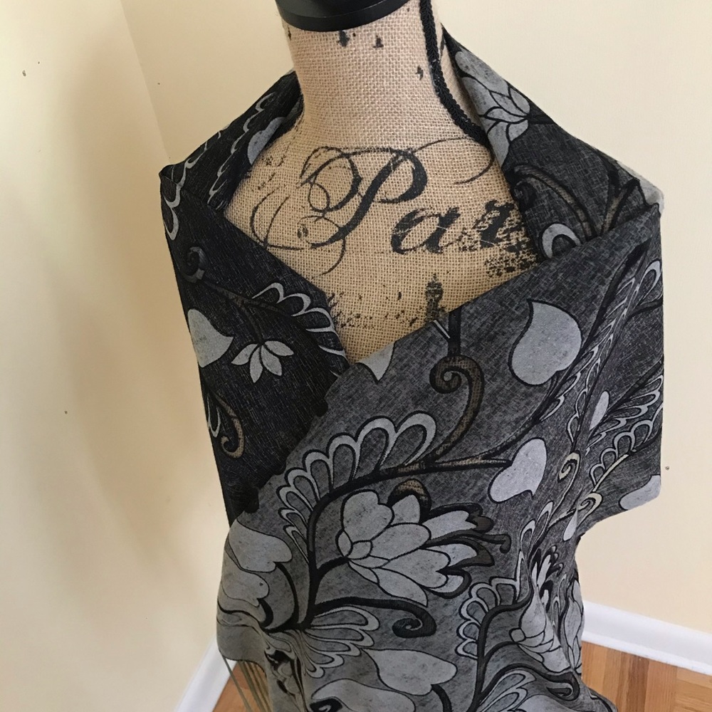 Pashmina black, silver and grey